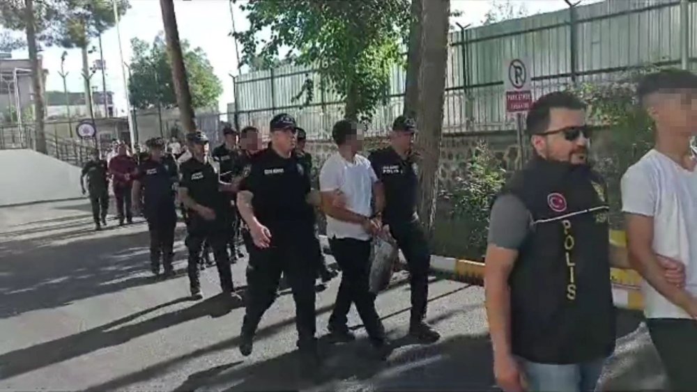 Diyarbakır’da operasyon düzenlendi, 15 kişi gözaltına alındı