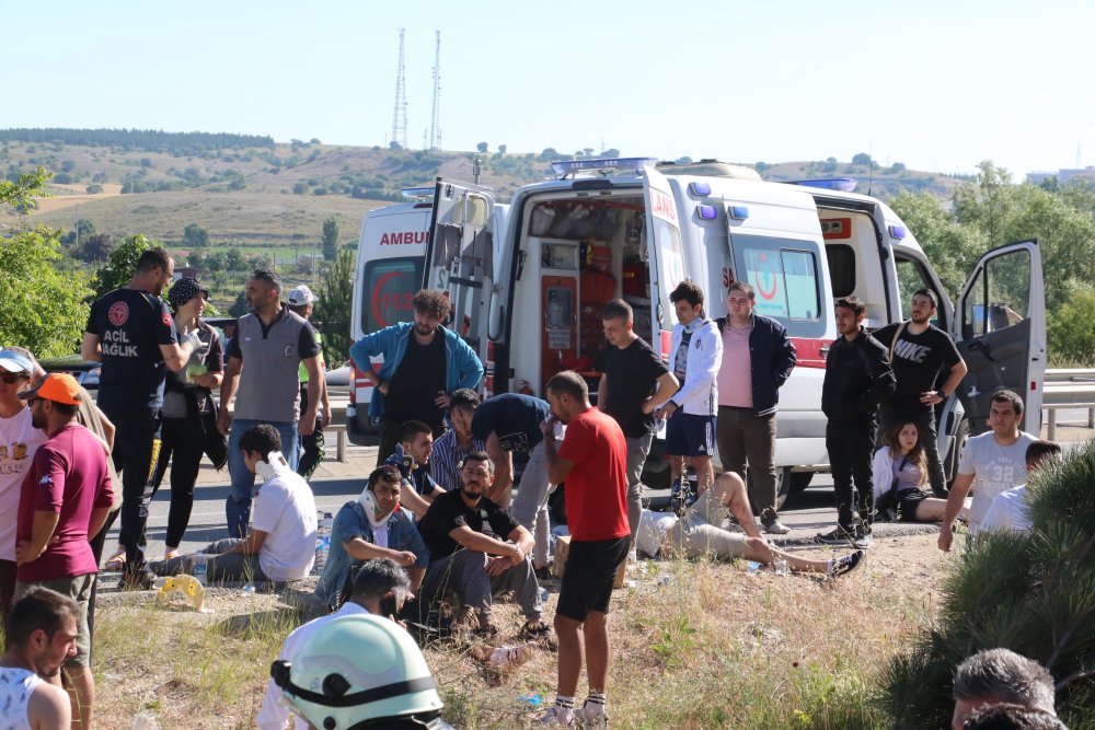 Eskişehir'de yolcu taşıyan otobüs şarampole düştü