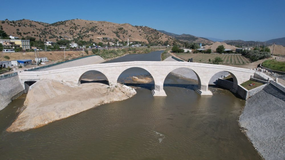 Osmanlı Dönemi'ne ait tarihi köprülerin restorasyon çalışması sürüyor