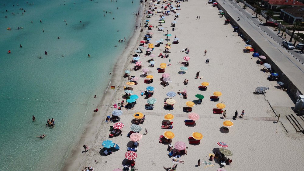 Bayram tatilinin son gününde Çeşme'de plajlarda yoğunluk yaşandı