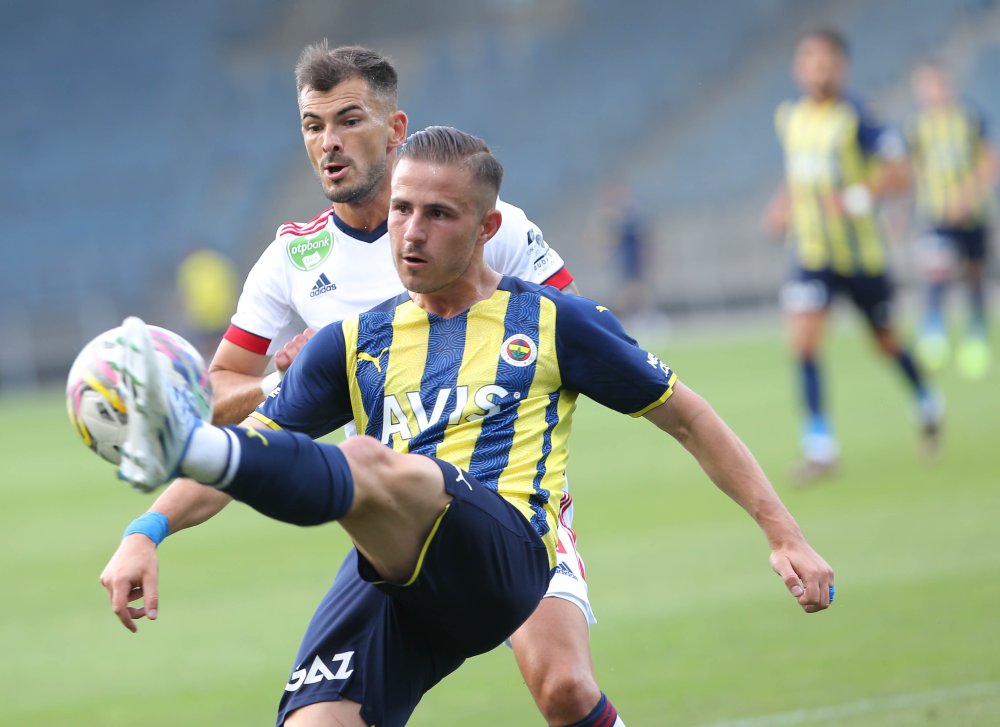 Fenerbahçe 3 yıldız futbolcu ile yollarını ayırdı