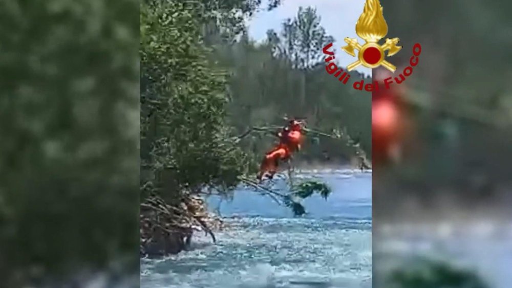 Nehre düşen kadını itfaiye ekibi böyle kurtardı!