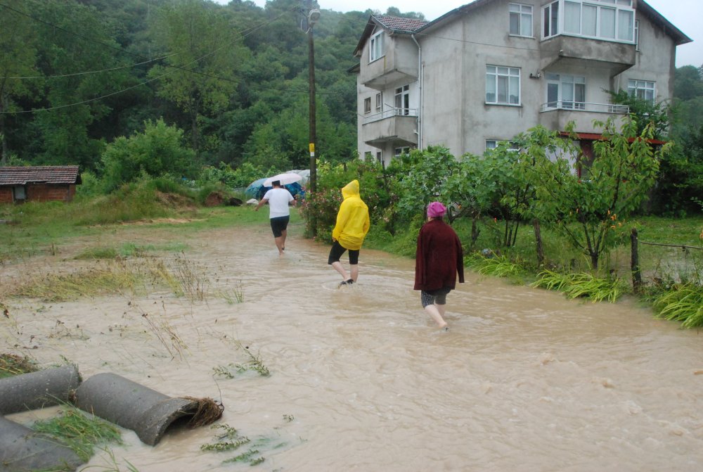 Bartın’da sağanak yağmurda mahsur kalanlar kurtarıldı