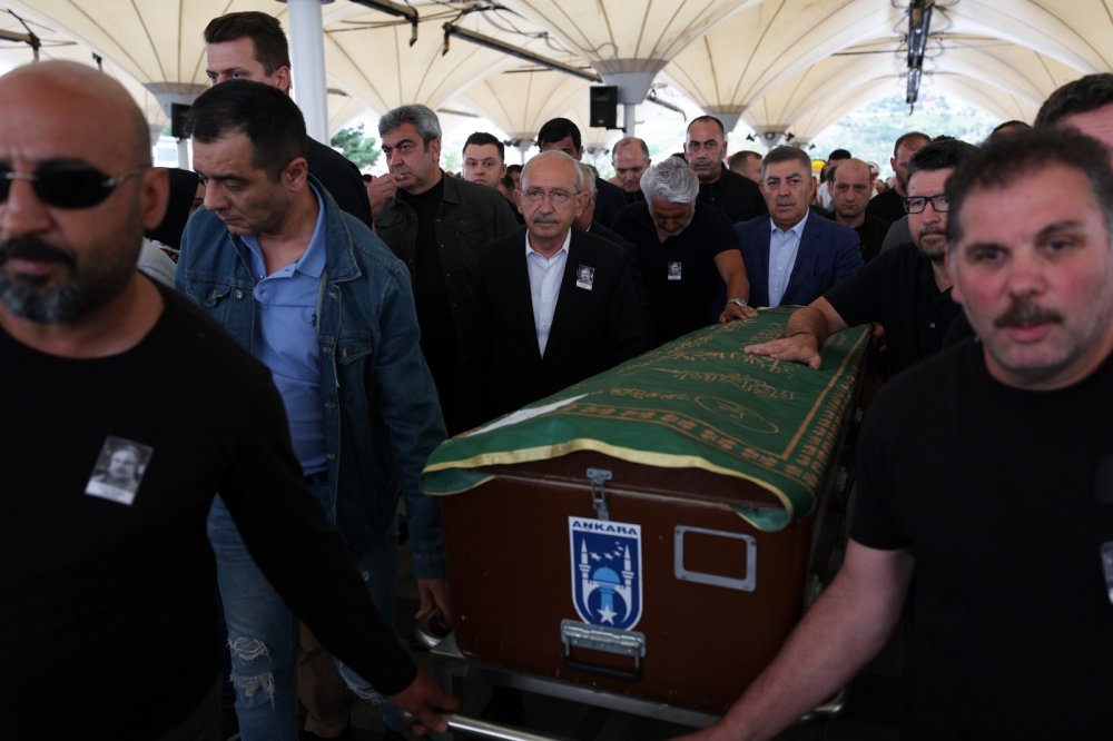 Kılıçdaroğlu, eski iş arkadaşının cenazesine katıldı