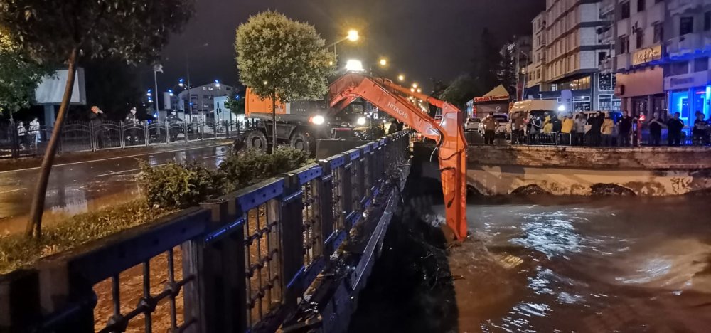 O İlde köprüler geçişlere kapatıldı