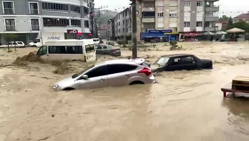 Zonguldak-İstanbul yolu ulaşıma kapandı