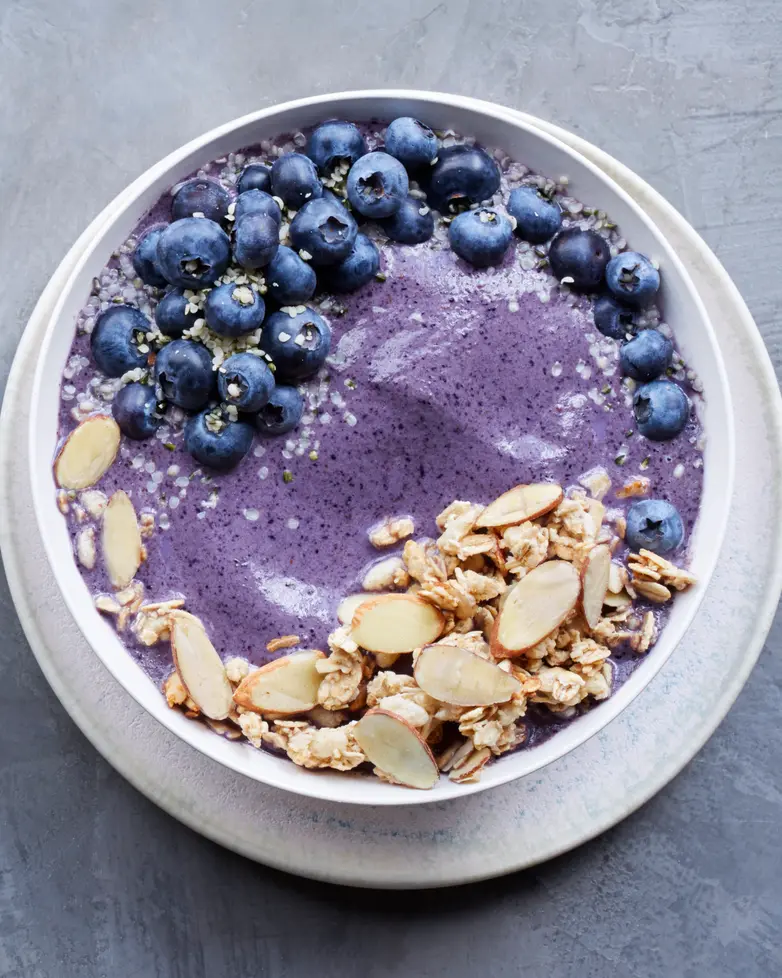 blueberry-smoothie-bowl-recipe-1657806422-kopya.webp