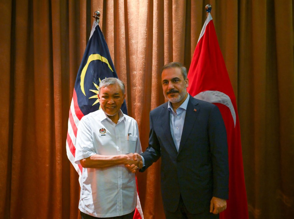 Dışişleri Bakanı Hakan Fidan Malezyalı mevkidaşıyla bir araya geldi