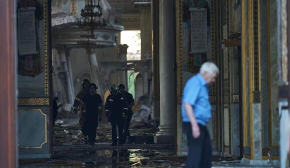 Zelenski, saldırıda hasar gören katedrali ziyaret etti