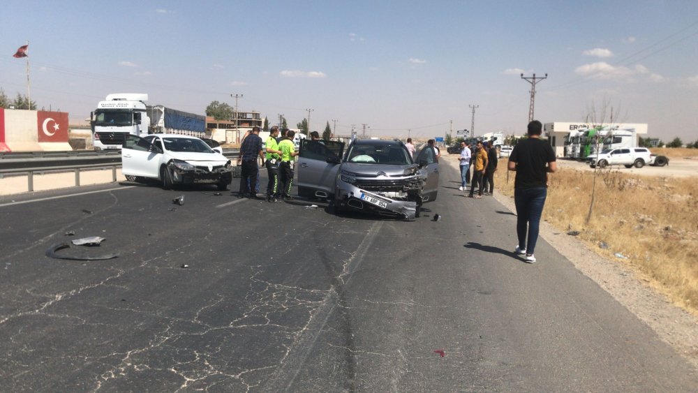 Mardin’de otomobiller çarpıştı: Yeşil Sol Partili vekil yaralandı