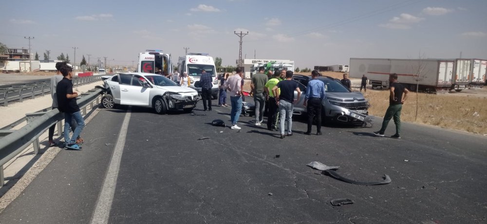 Mardin’de otomobiller çarpıştı: Yeşil Sol Partili vekil yaralandı