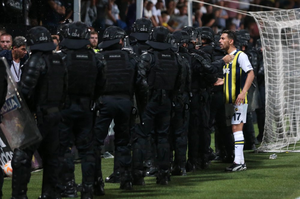 Maribor-Fenerbahçe maçında tansiyon yükseldi: Fenerbahçe taraftarları dışarı çıkartıldı