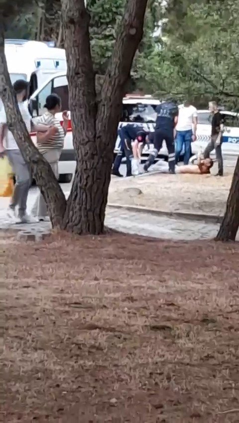 Parkta yürürken silahlı saldırıya uğradı