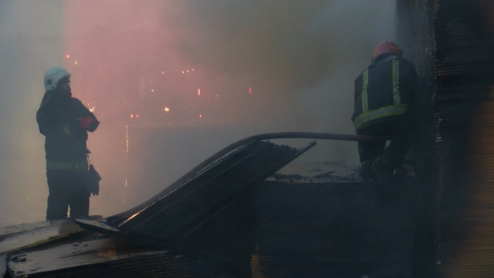 Korkutan fabrika yangını: Büyük çaplı zarara neden oldu