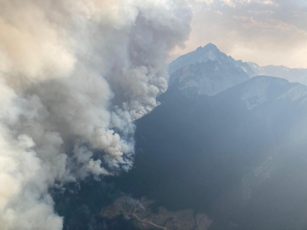 Orman yangınları nedeniyle 35 bin kişiye tahliye
