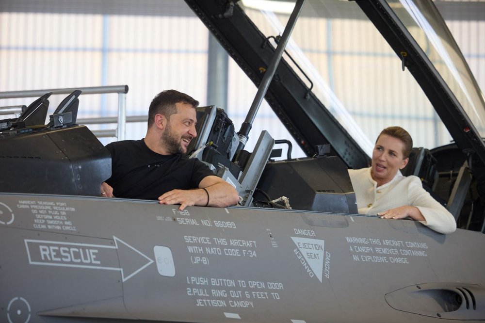 Danimarka'dan Ukrayna’ya F-16 desteği