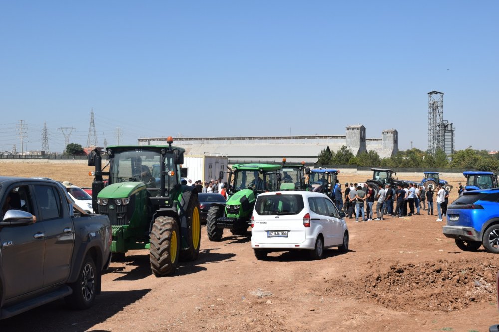 Üreticiler mısır alım fiyatını az buldu: Traktörlerini bırakıp, eylem yaptı