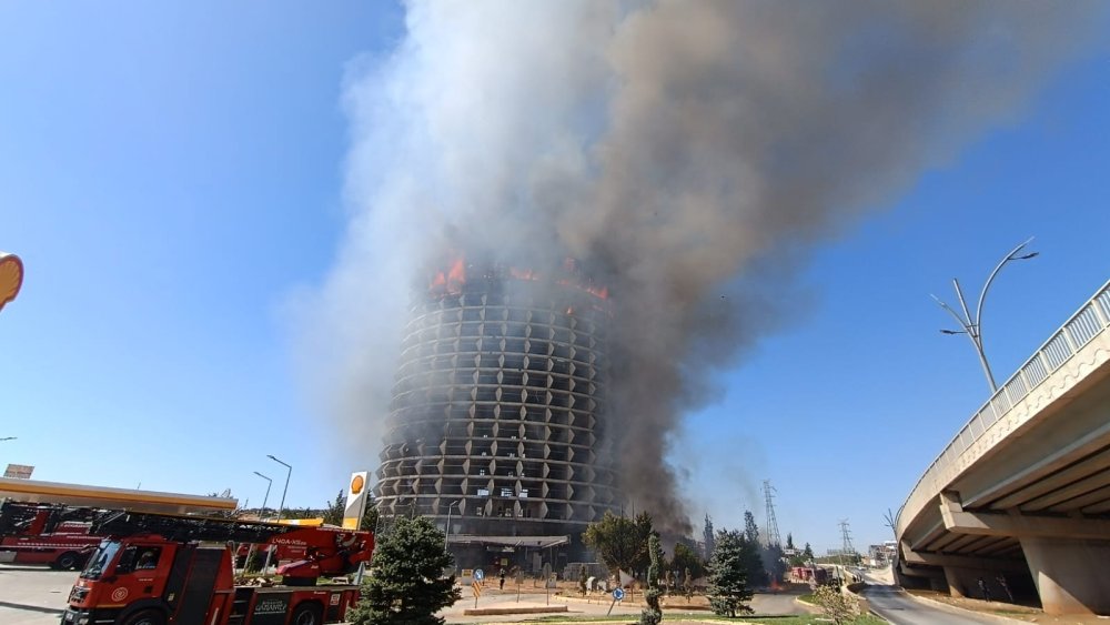 Atıl haldeki otelde yangın: Dumanlar gökyüzünü kapladı