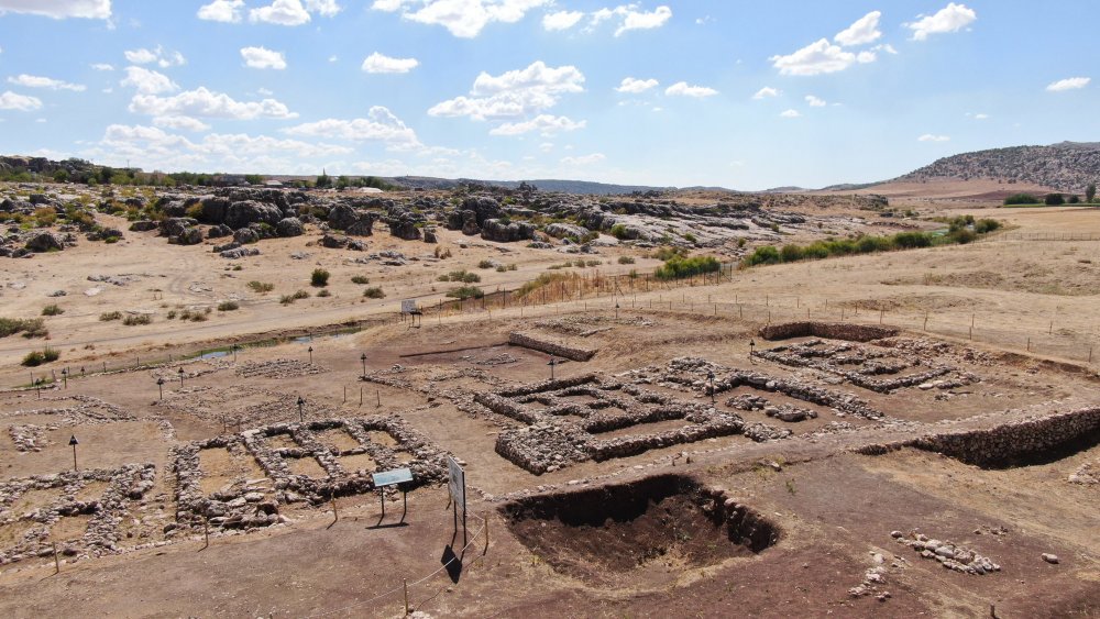 İlk Tunç Çağı'na ait 5 mezar bulundu