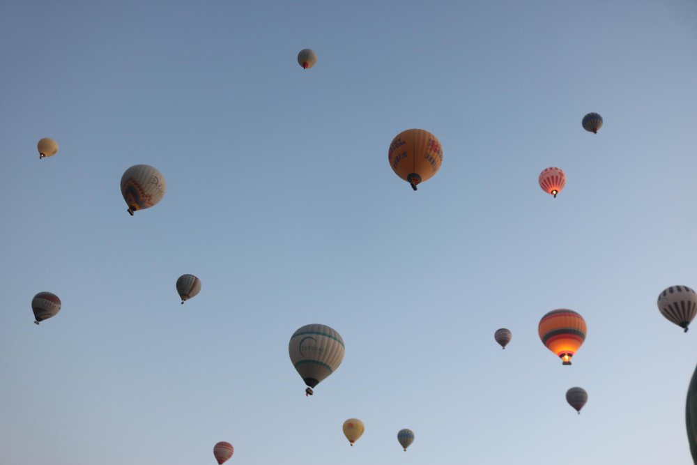 Kapadokya'da balonlar, Türk bayraklarıyla havalandı