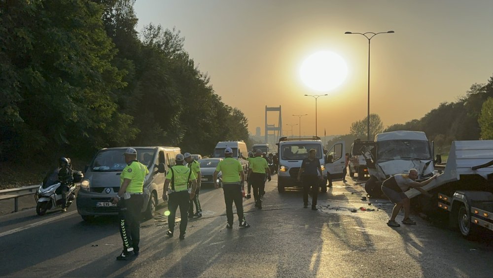 FSM Köprüsü'nde zincirleme kaza: Yaralılar var