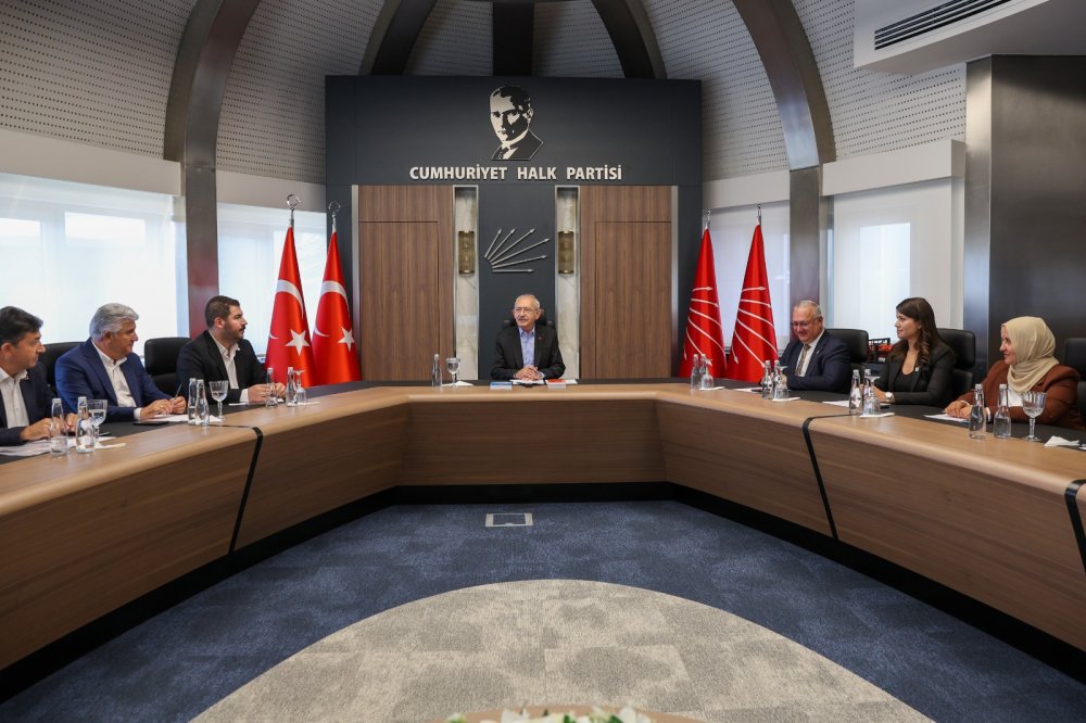 Kılıçdaroğlu, Ankara İl Başkanı ve ilçe başkanlarıyla görüştü