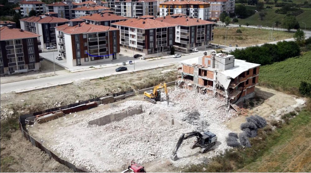 'Uygunluk' raporu verilen beton 'kullanılamaz' çıktı: Binalar yıkıldı