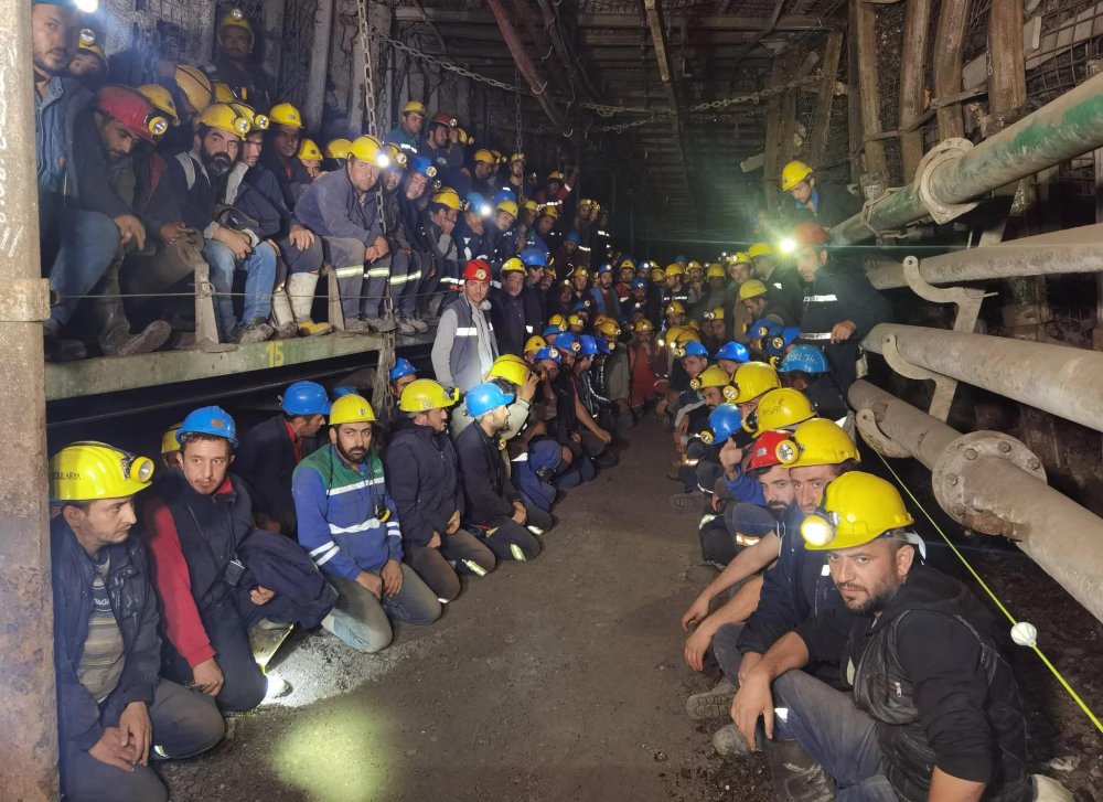 Maden işçileri açlık grevini sonlandırdı, oturma eylemine geçti