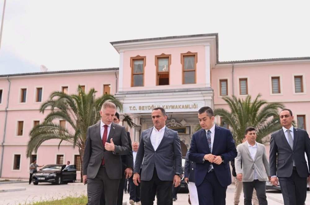 Vali Gül, Beyoğlu Belediyesi'ni ziyaret etti