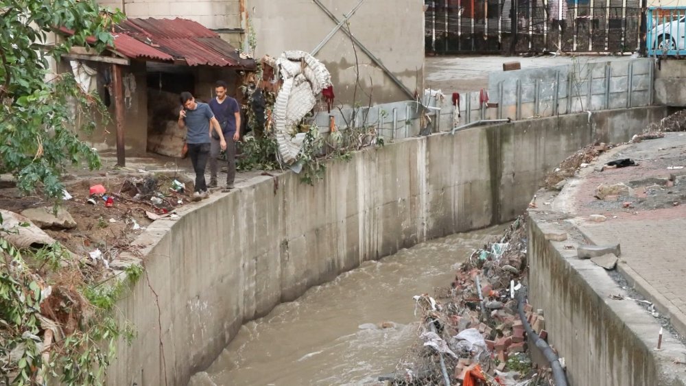 Sel felaketini yaşayan mahalle sakinleri anlattı: 'Can pazarı yaşadık'