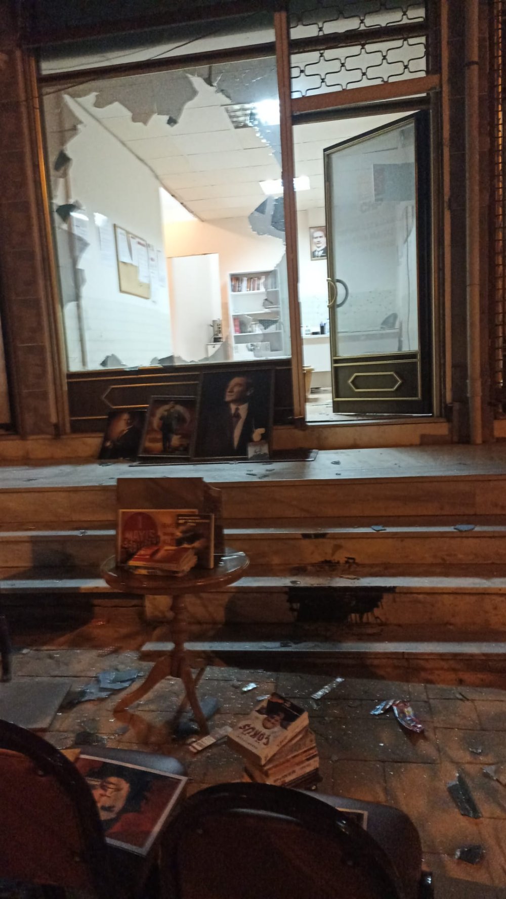 CHP temsilciğine saldırıda 1 gözaltı: 'Kılıçdaroğlu bizi kandırdı'