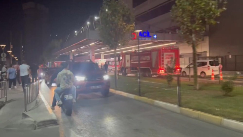 Hastane otoparkında araç yangını: Vatandaşlar tahliye edildi