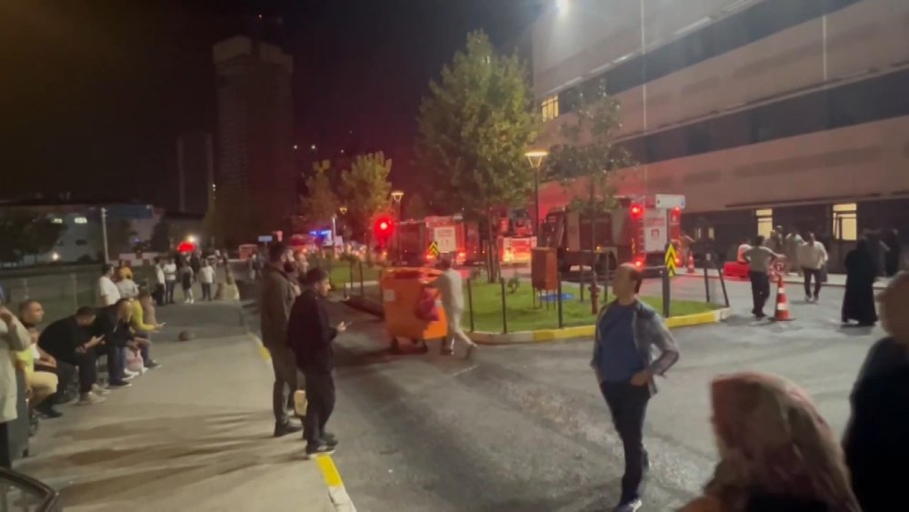 Hastane otoparkında araç yangını: Vatandaşlar tahliye edildi