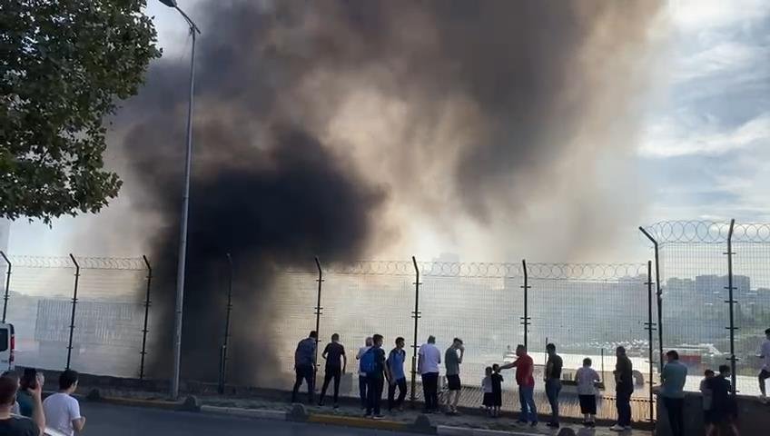 İstanbul'da matbaacılar sitesinde yangın