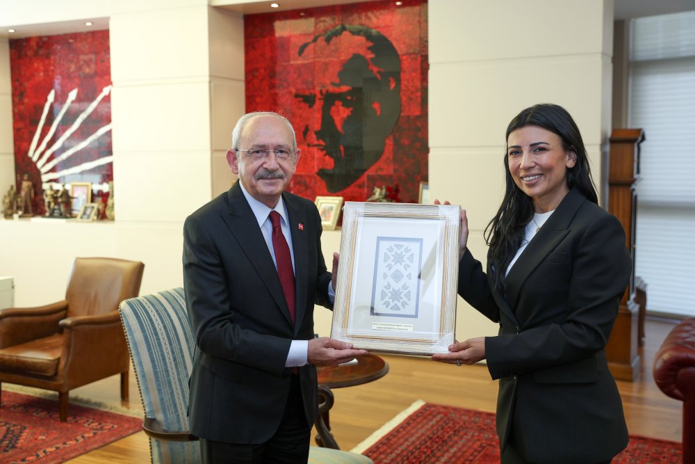 Kılıçdaroğlu, Kuzey Kıbrıs Meclis Başkanı Yardımcısı ile bir araya geldi