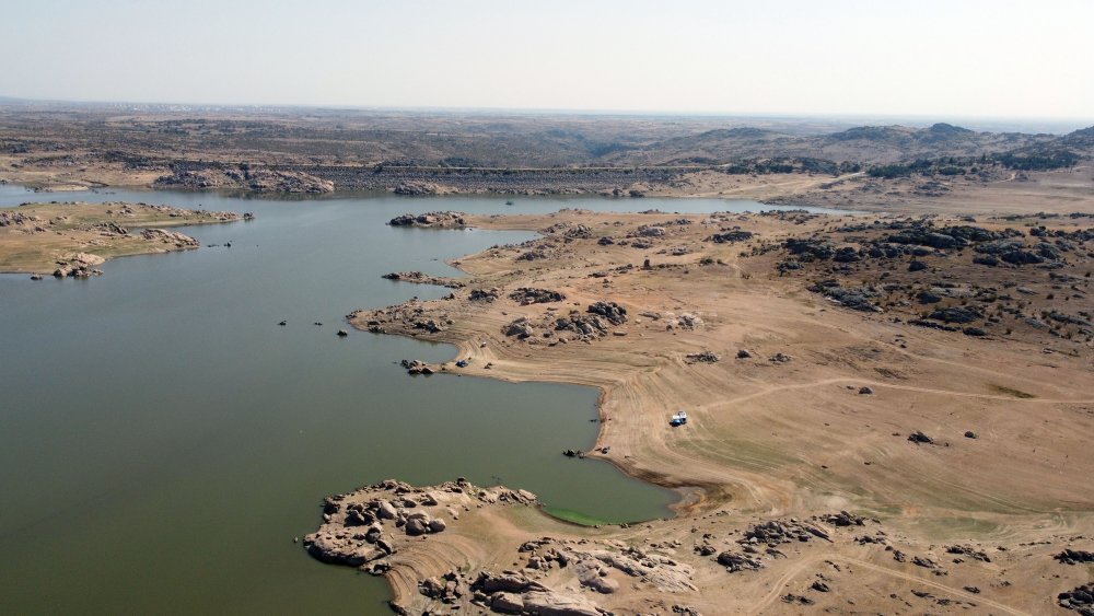 Kentin suyunun karşılandığı barajda doluluk yüzde 9'a düştü!