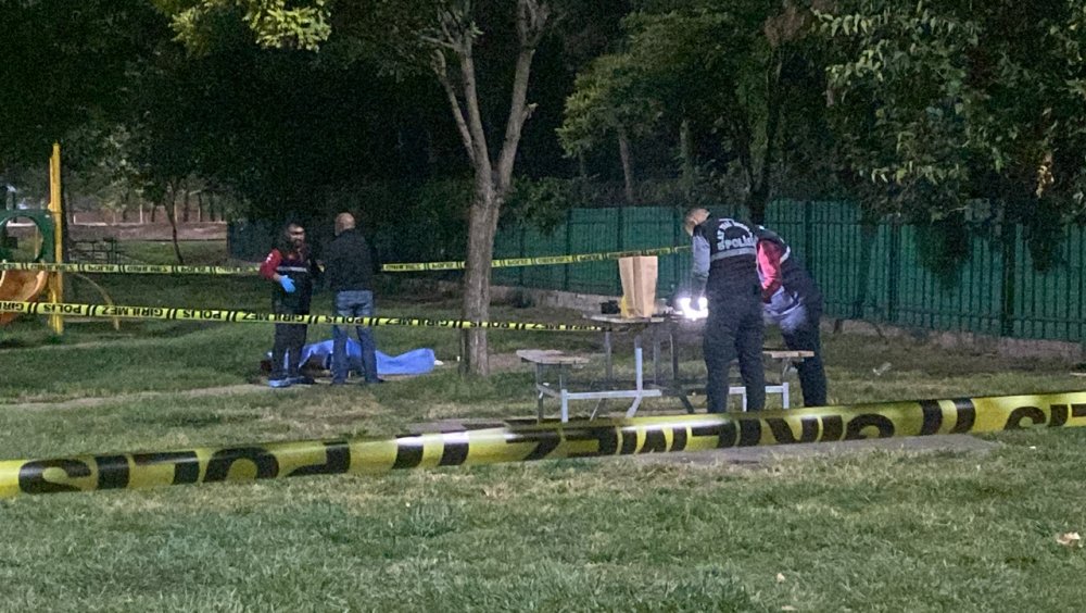 İki grup arasında parkta silahlı kavga: 1 ölü