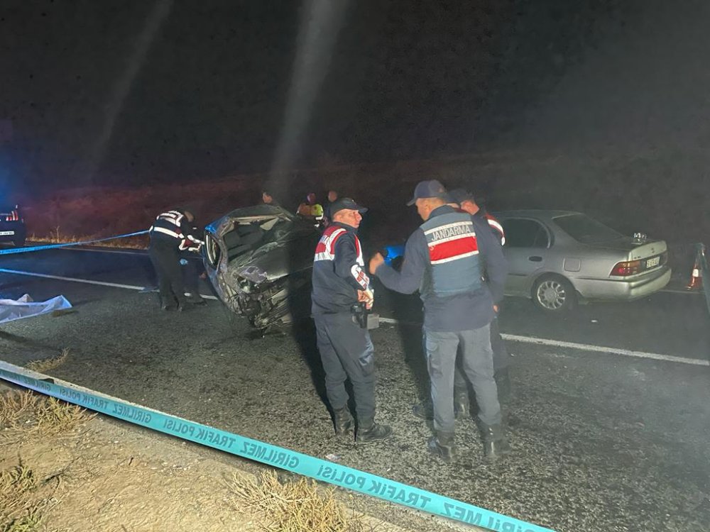 İki araca çarpan otomobilin sürücüsü öldü