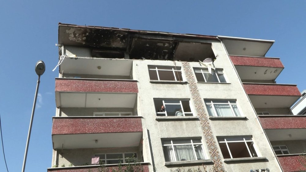 Patlamanın yaşandığı binadan eşyalar alınıyor: 'Bina kentsel dönüşüme girecek, daire bulamıyoruz'