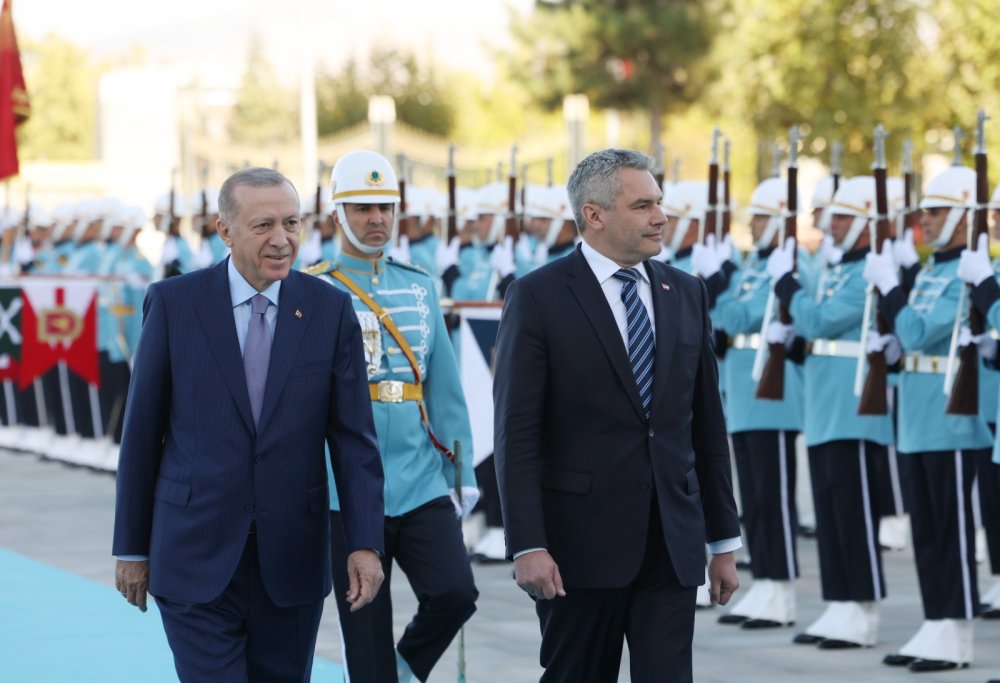 Cumhurbaşkanı Erdoğan, Nehammer'i resmi törenle karşıladı
