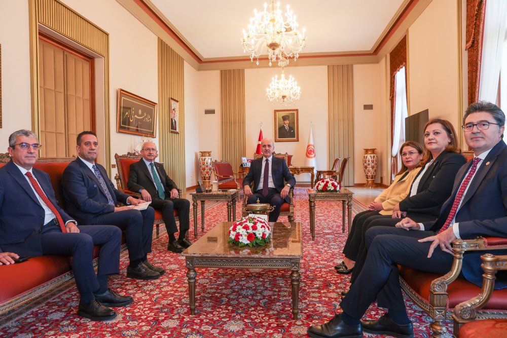 TBMM Başkanı Kurtulmuş ile Kılıçdaroğlu bir araya geldi