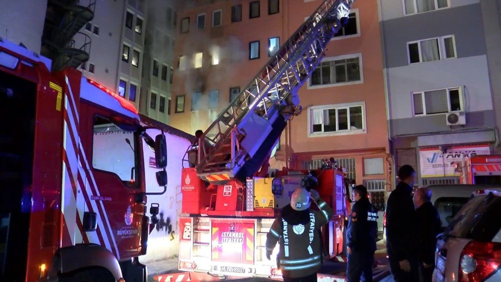 5 katlı binada yangın paniği: 1 kişi yaralandı
