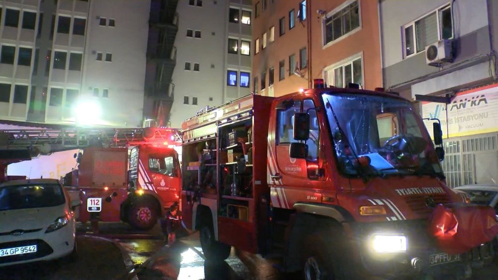 5 katlı binada yangın paniği: 1 kişi yaralandı