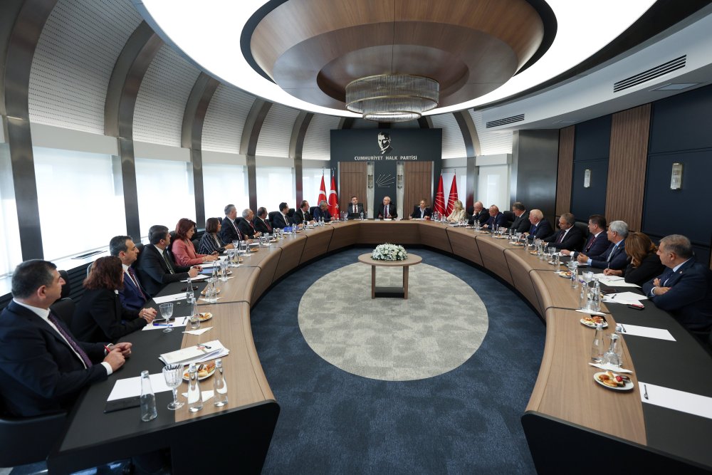 Kılıçdaroğlu, milletvekilleri ile bir araya geldi