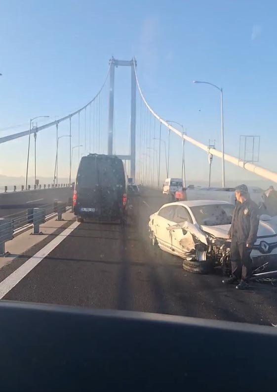 Köprüde zincirleme kaza: 8 yaralı