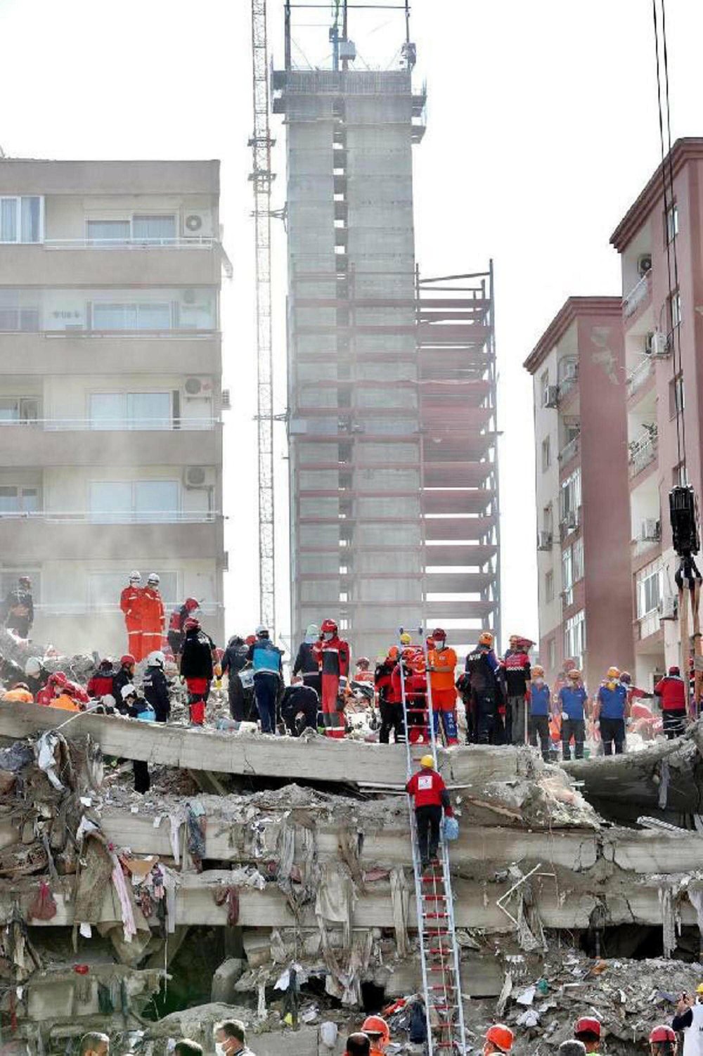 36 kişinin öldüğü Rıza Bey Apartmanı davasında tutuklu kalmadı: 'Bu mu adalet?'