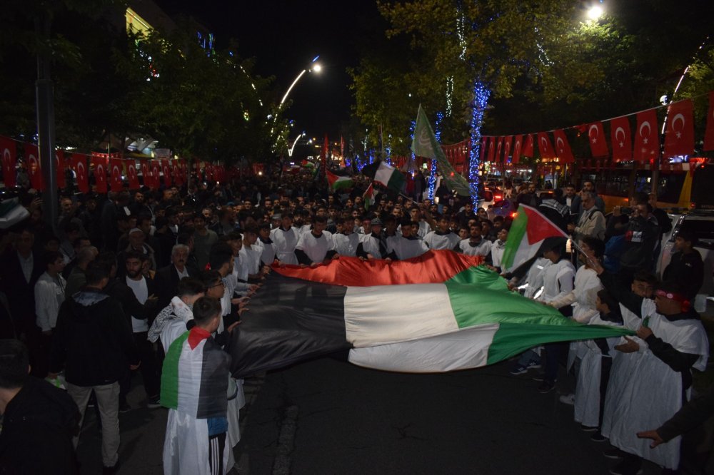 İsrail'in Gazze'ye yönelik saldırısı protesto edildi!