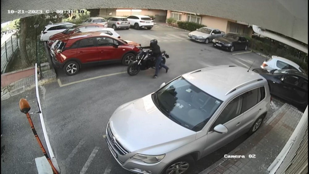 Motosiklet hırsızları kameraya yakalandı