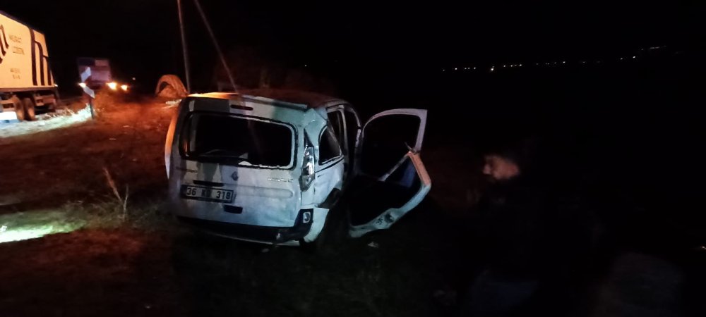 Polis aracı ile TIR çarpıştı, 2 polis memuru yaralandı