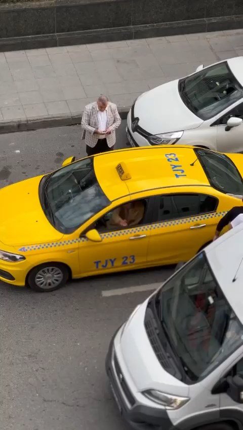 İstanbul'da taksicilerin karıştığı trafik kavgaları: Tehditler, sinir krizi geçirmeler...